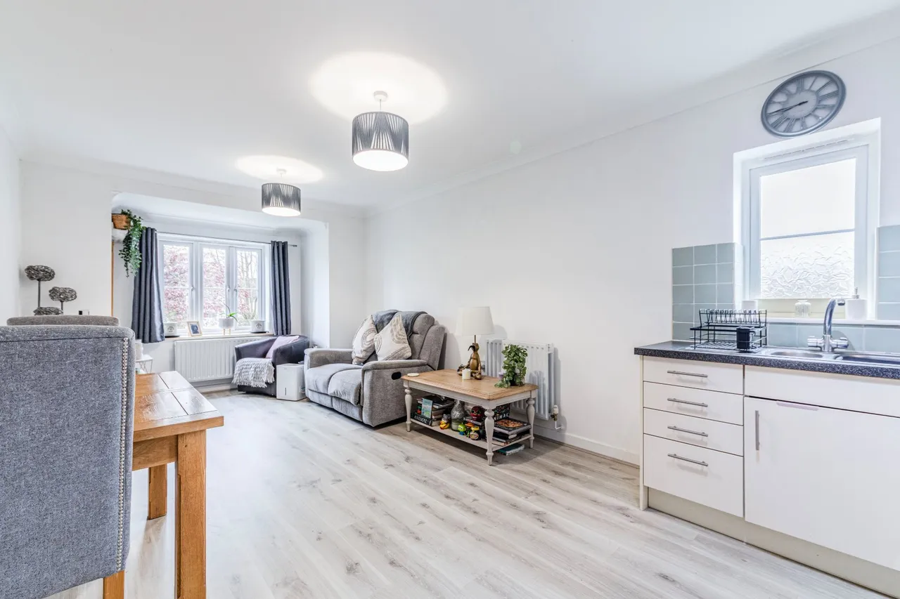 Holmefield Place, New Haw, KT15, photo 5