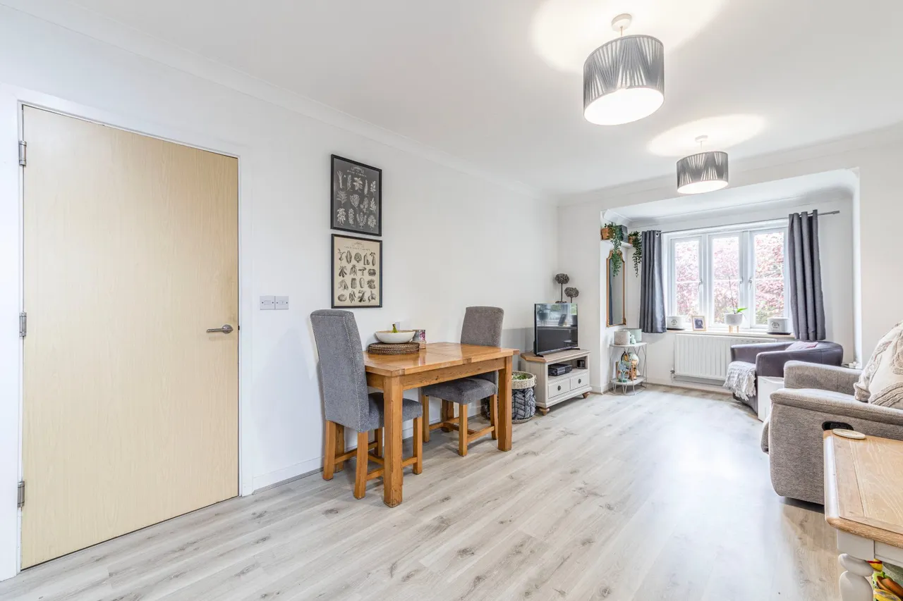 Holmefield Place, New Haw, KT15, photo 6