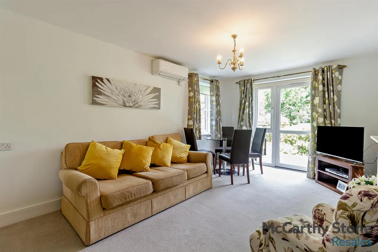 1 bed flat for sale, High Street, Epping, CM16