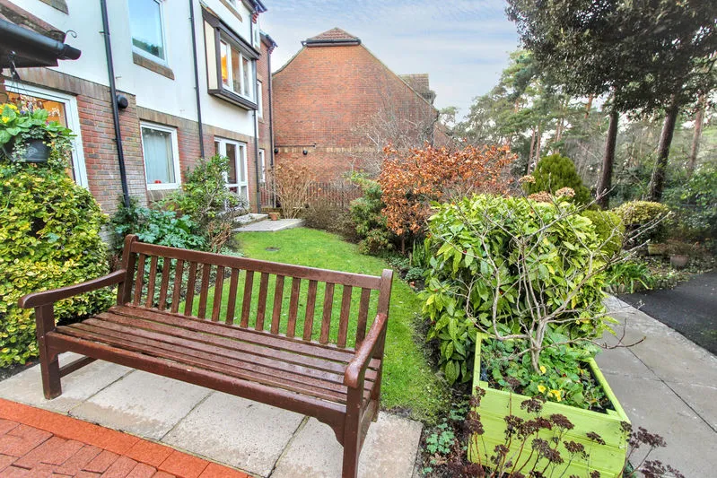 Queens Park West Drive, Bournemouth BH8 9DA, photo 6