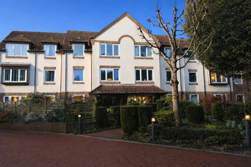 1 bed flat for sale — Queens Park West Drive, Bournemouth BH8 9DA