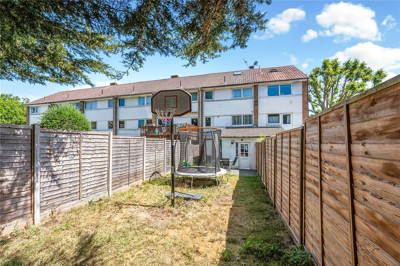 4 bed house for sale — Mead Way, Bromley, BR2