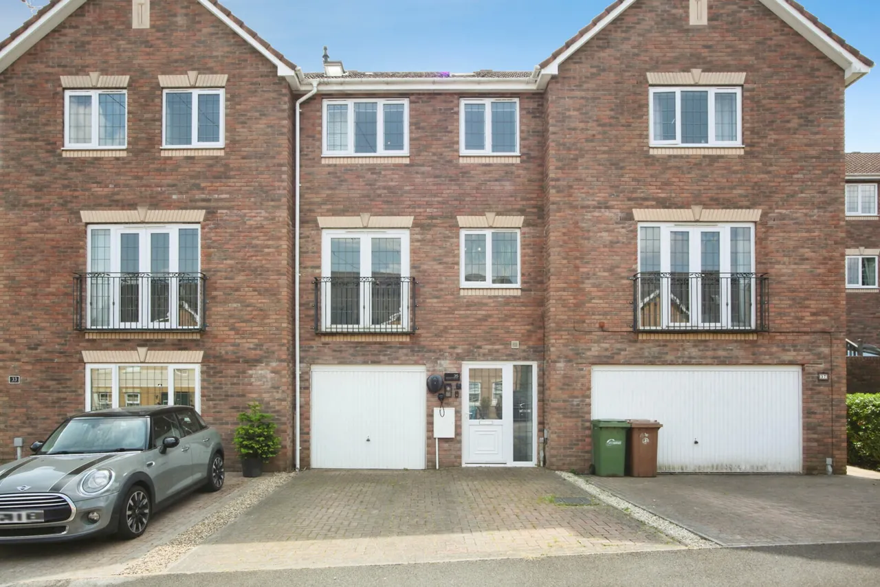 2 bed house for sale — Plynlimon Avenue, Croespenmaen, Crumlin, Newport, NP11