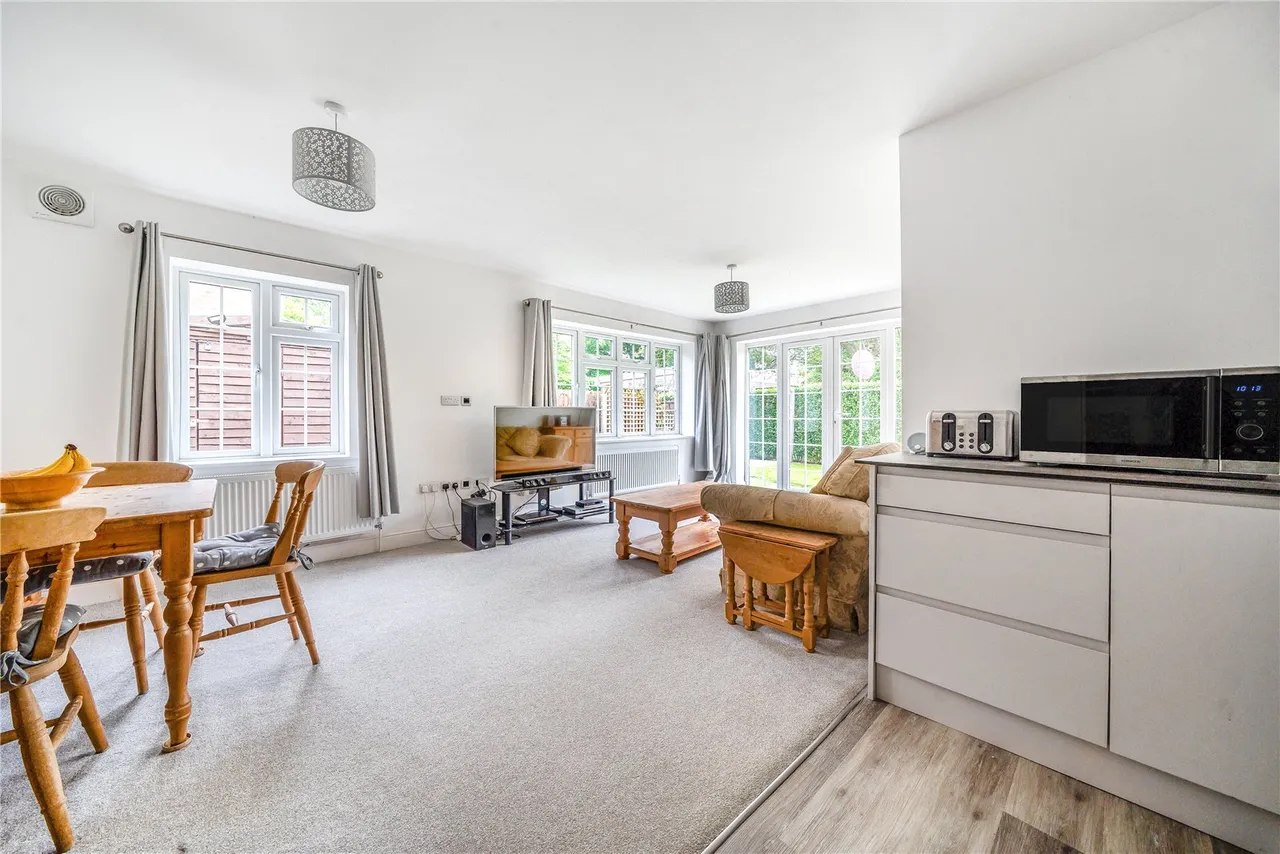 Woodcut Road, Wrecclesham, Farnham, Surrey, GU10 4QF, photo 13