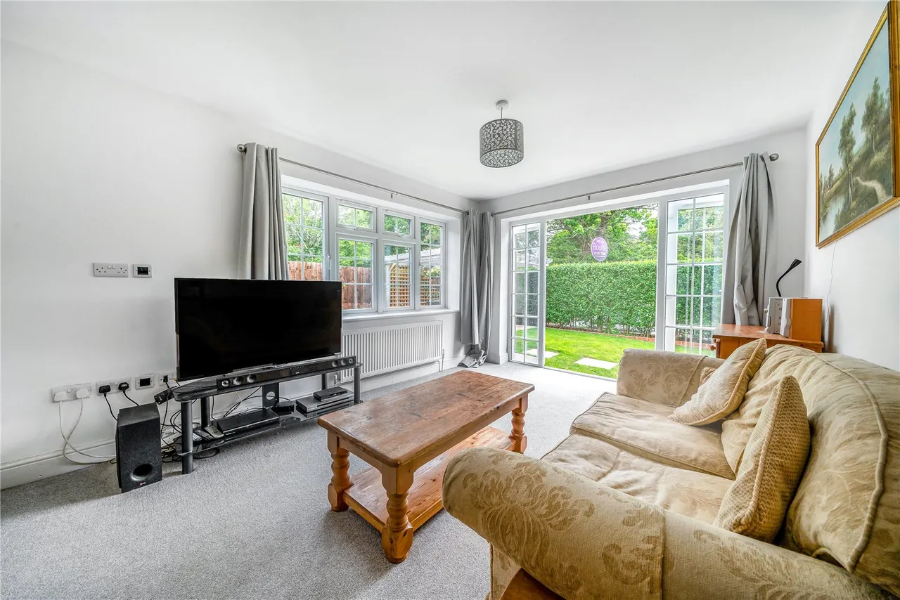 Woodcut Road, Wrecclesham, Farnham, Surrey, GU10 4QF, photo 10