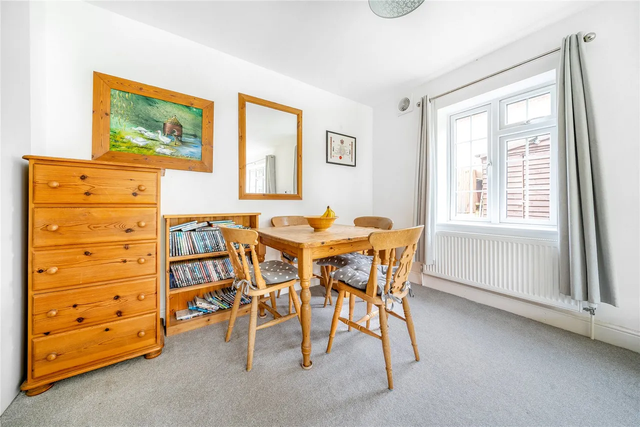 Woodcut Road, Wrecclesham, Farnham, Surrey, GU10 4QF, photo 11