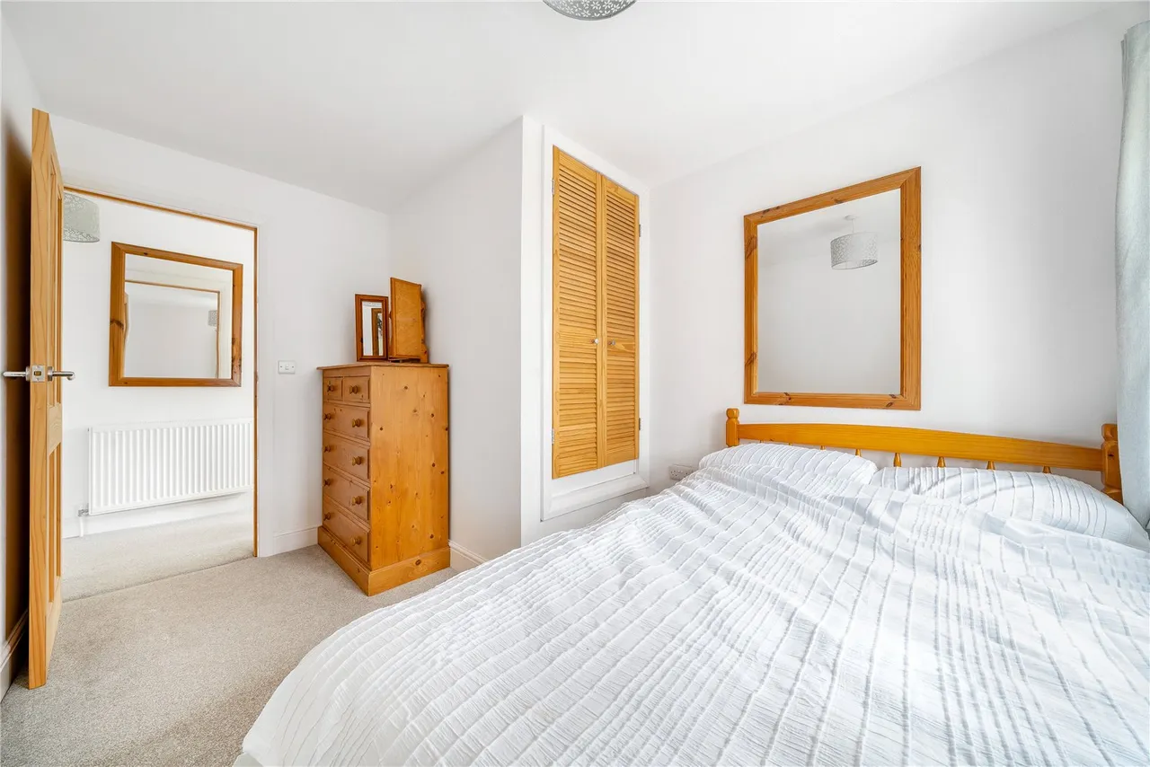 Woodcut Road, Wrecclesham, Farnham, Surrey, GU10 4QF, photo 17
