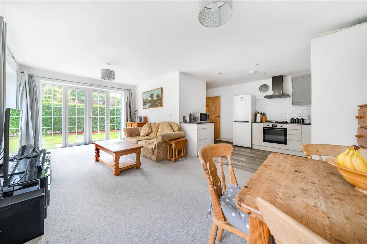 Woodcut Road, Wrecclesham, Farnham, Surrey, GU10 4QF, photo 2