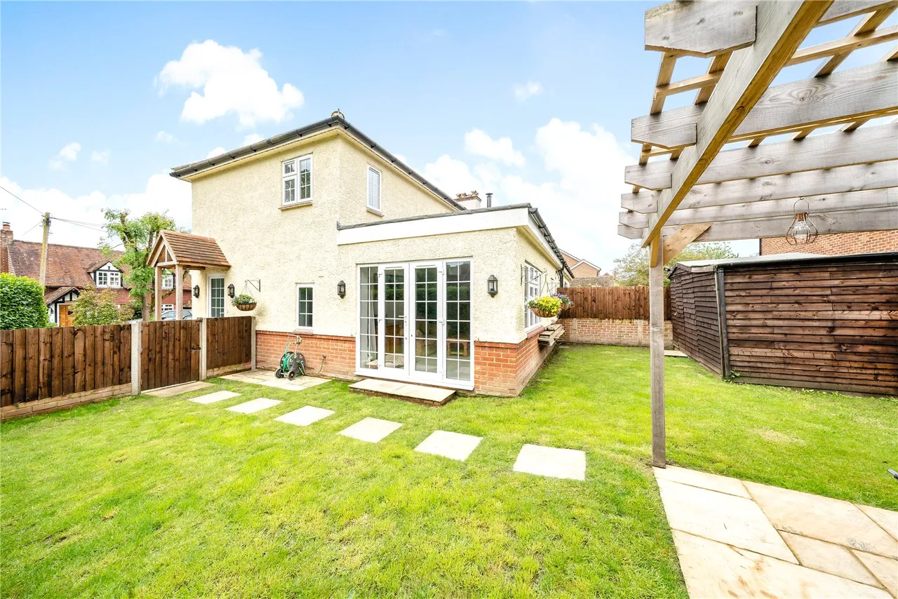 Woodcut Road, Wrecclesham, Farnham, Surrey, GU10 4QF, photo 18