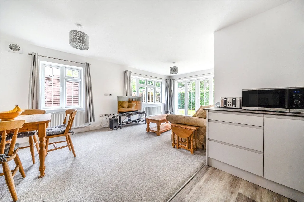 Woodcut Road, Wrecclesham, Farnham, Surrey, GU10 4QF, photo 24