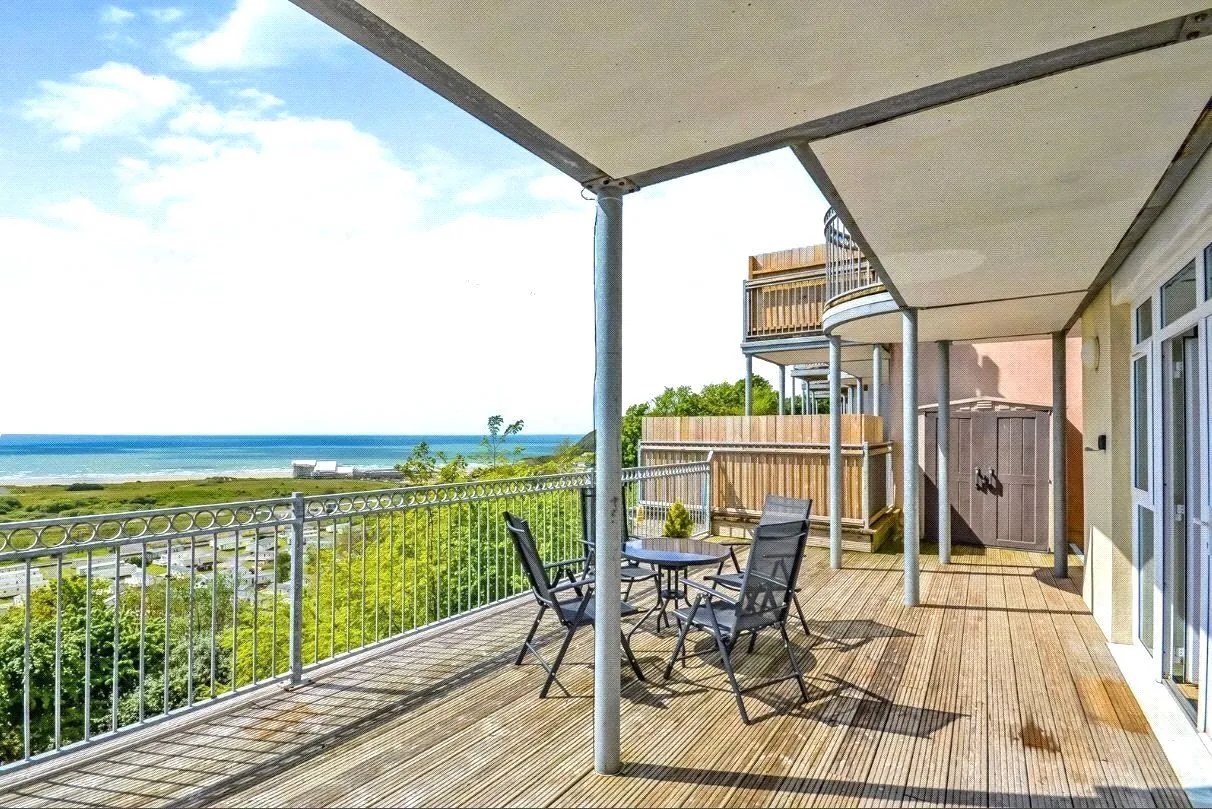 2 bed flat for sale, Coastal View, Pendine, SA33