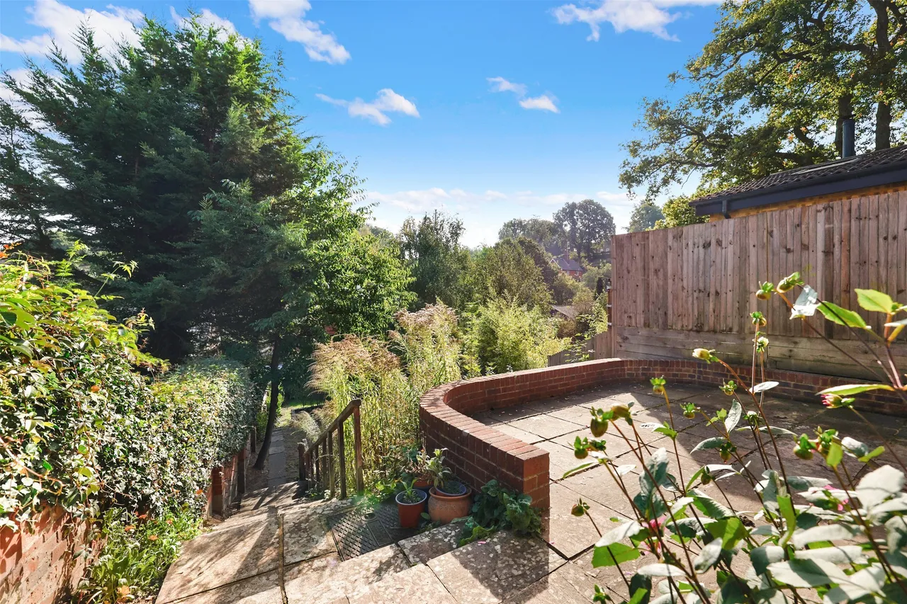 Heath Rise, Westcott, RH4, photo 5