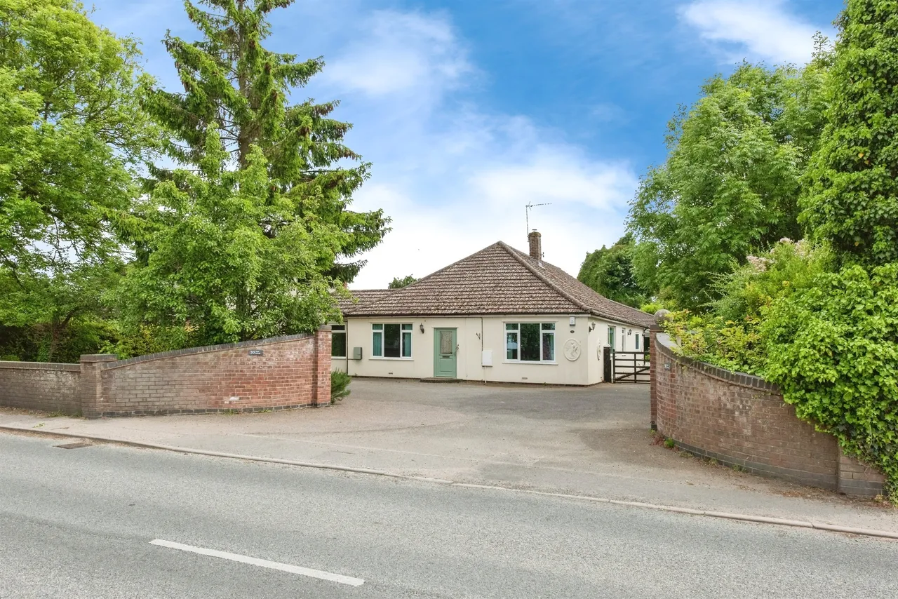 5 bed house for sale — Lodge Road, Feltwell, Thetford