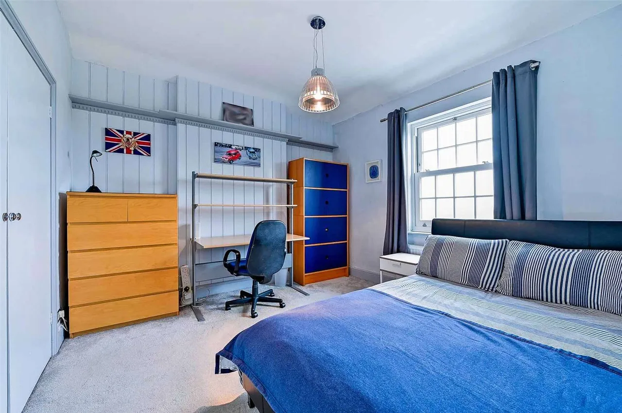 Crouch Lane, Winkfield, SL4, photo 13