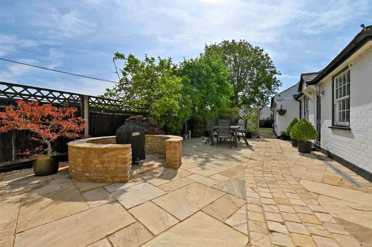 Crouch Lane, Winkfield, SL4, photo 26