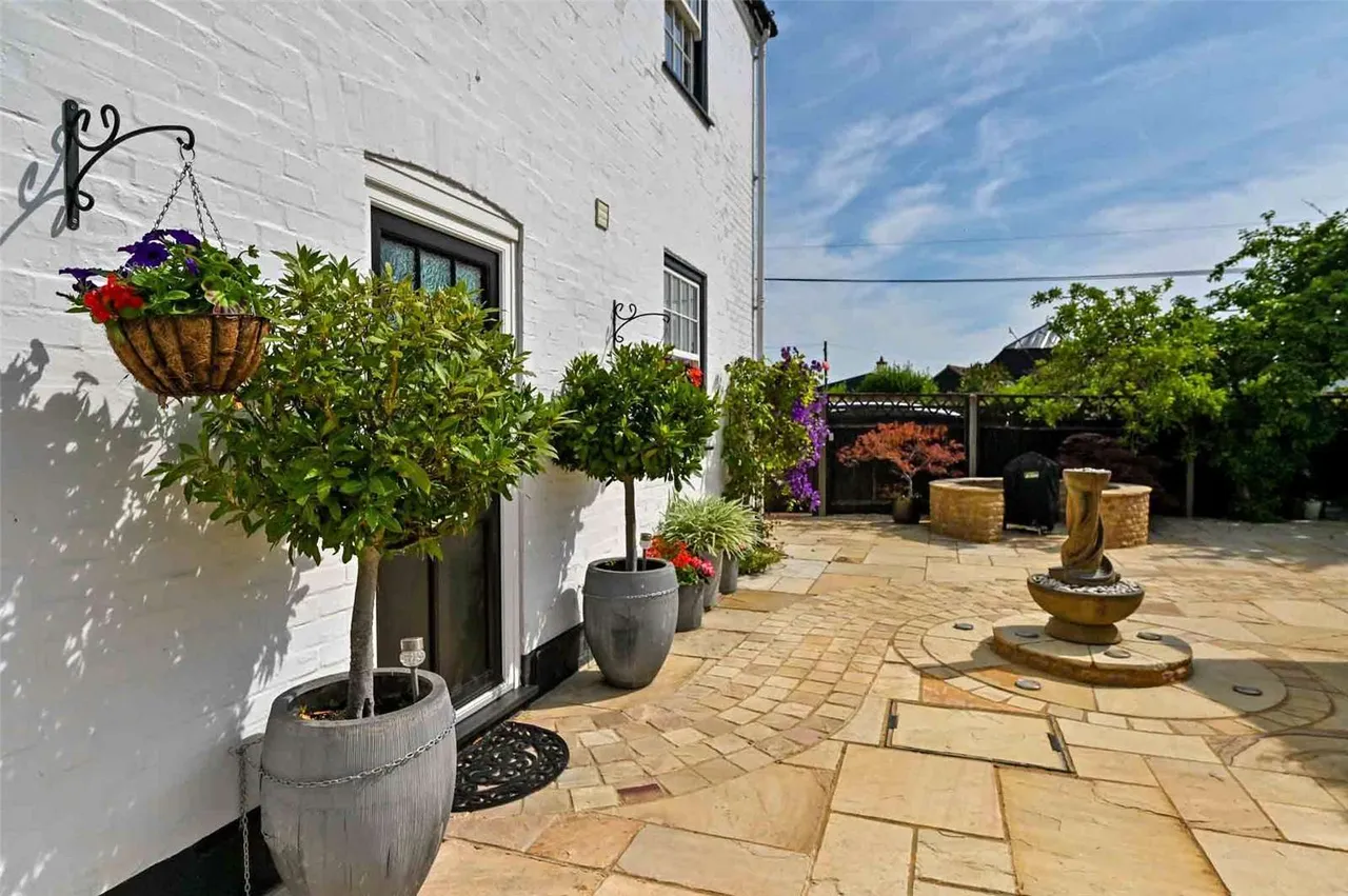 Crouch Lane, Winkfield, SL4, photo 22