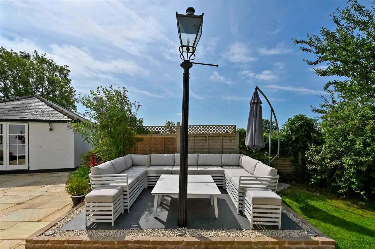 Crouch Lane, Winkfield, SL4, photo 19