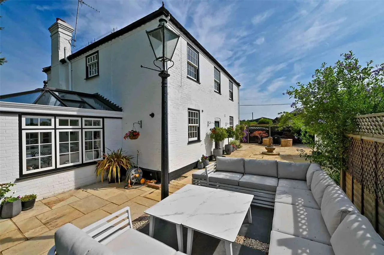 Crouch Lane, Winkfield, SL4, photo 25