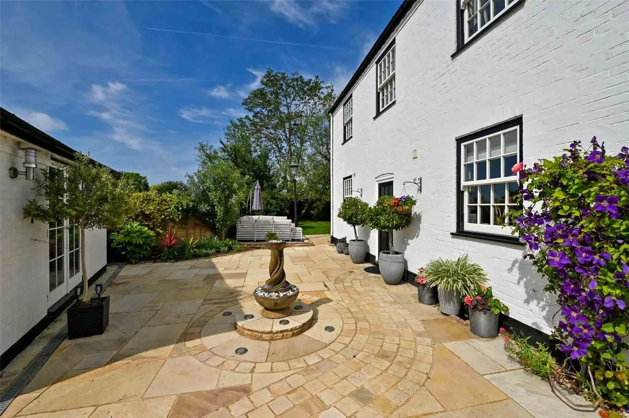 Crouch Lane, Winkfield, SL4, photo 23