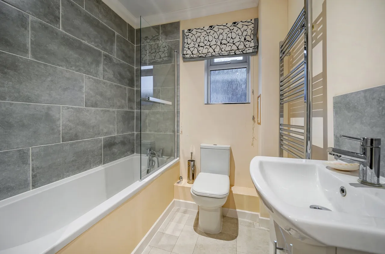 Darvill Road, Ropley, SO24, photo 7