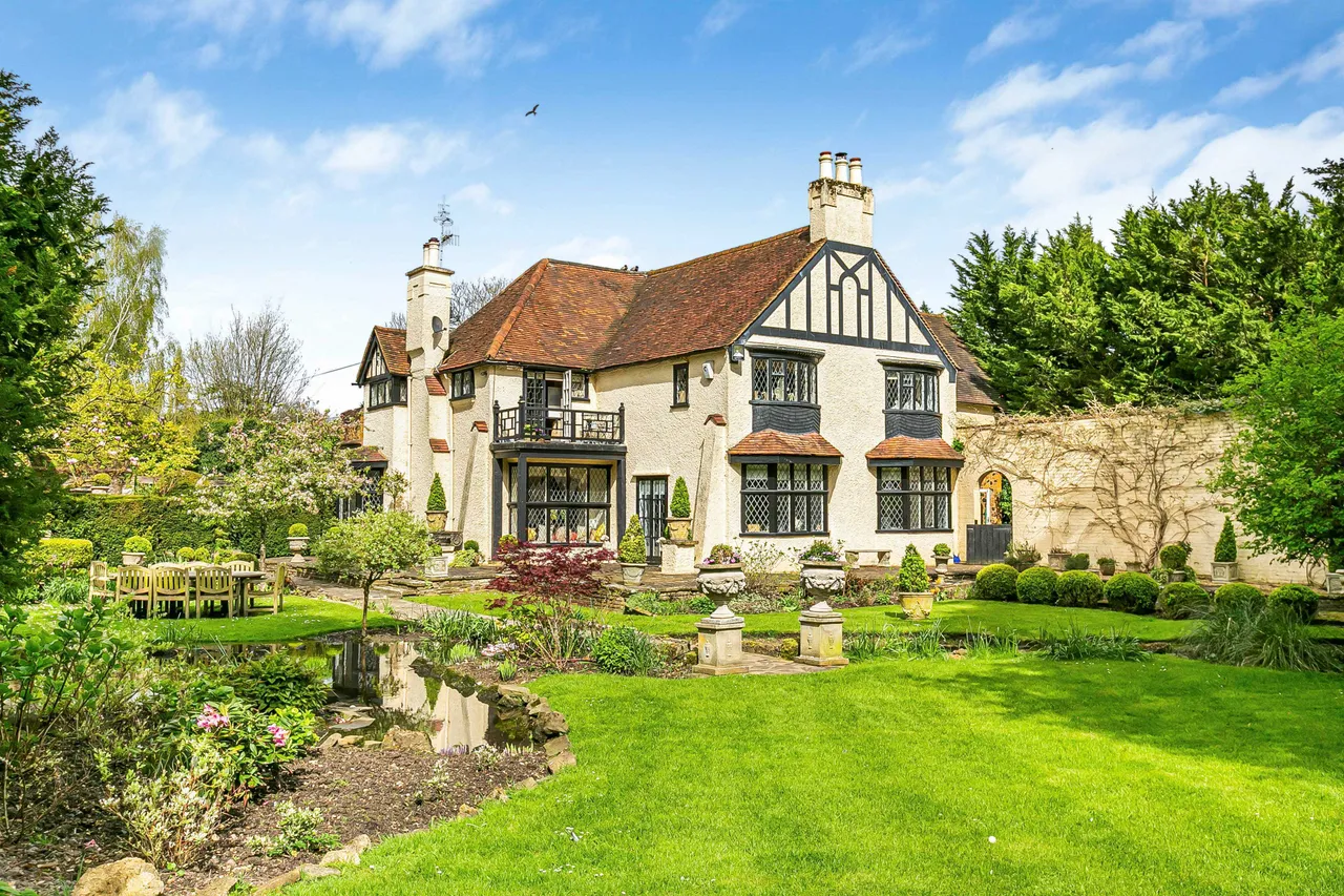7 bed house for sale, Old Mill Road, Kings Langley, WD4