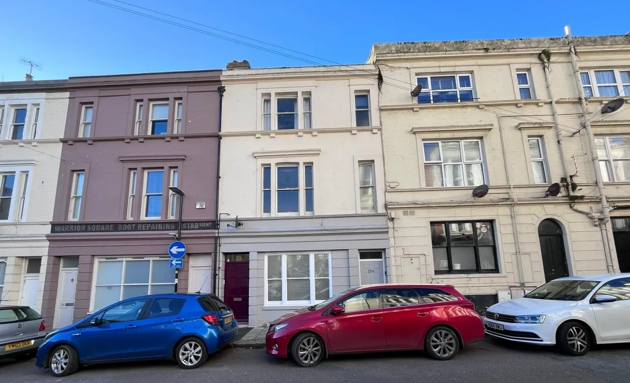 3 bed flat for sale — Western Road, St. Leonards-On-Sea