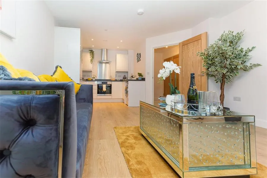 Marketfield Way, Redhill, RH1, photo 3