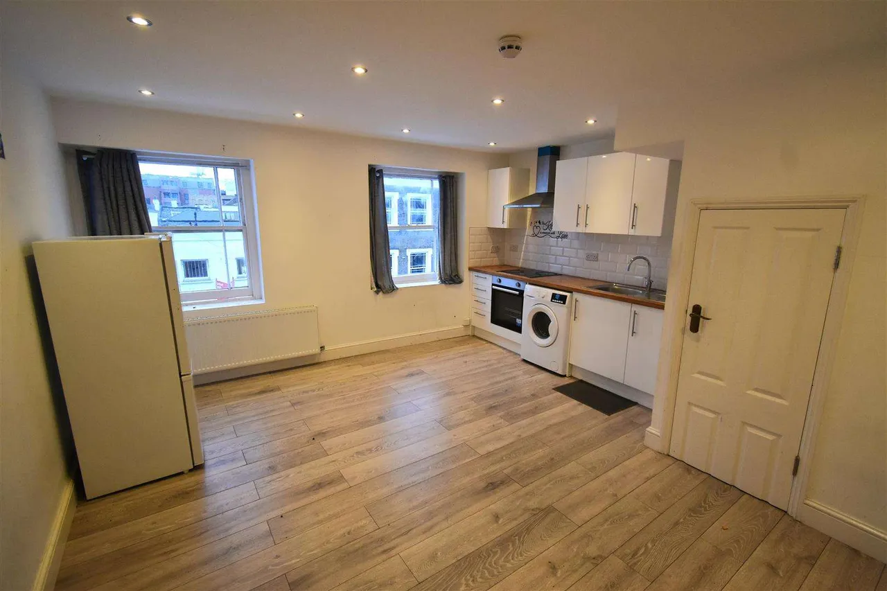 2 bed flat to rent, Dartford High Street, Dartford, DA1