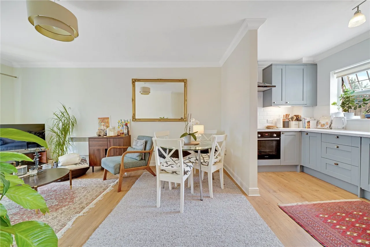 Batavia Road, Sunbury-On-Thames, TW16, photo 5