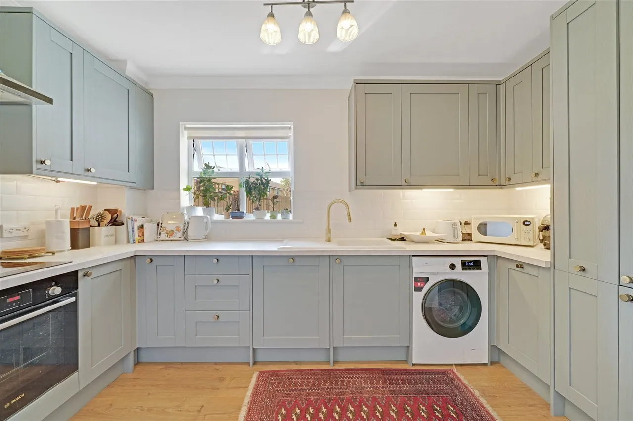 Batavia Road, Sunbury-On-Thames, TW16, photo 6