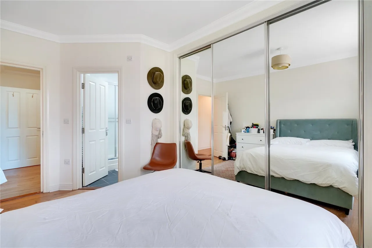 Batavia Road, Sunbury-On-Thames, TW16, photo 7