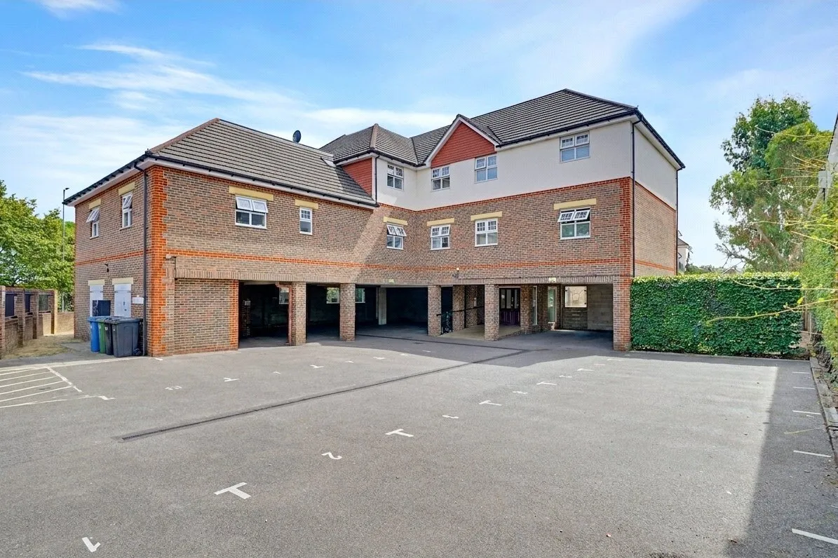 Batavia Road, Sunbury-On-Thames, TW16, photo 8