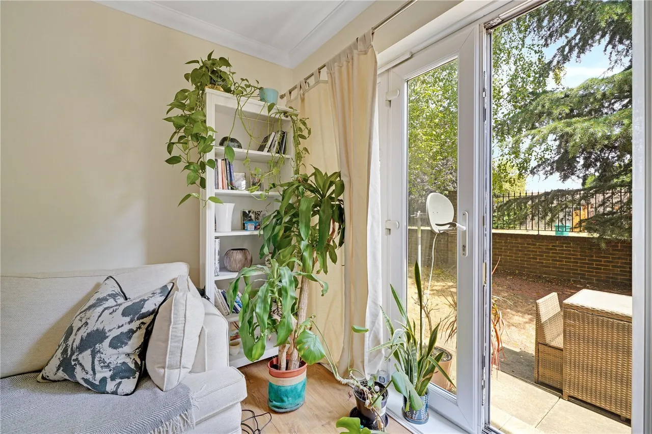 Batavia Road, Sunbury-On-Thames, TW16, photo 4