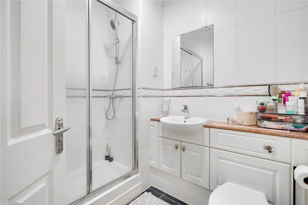 Batavia Road, Sunbury-On-Thames, TW16, photo 11