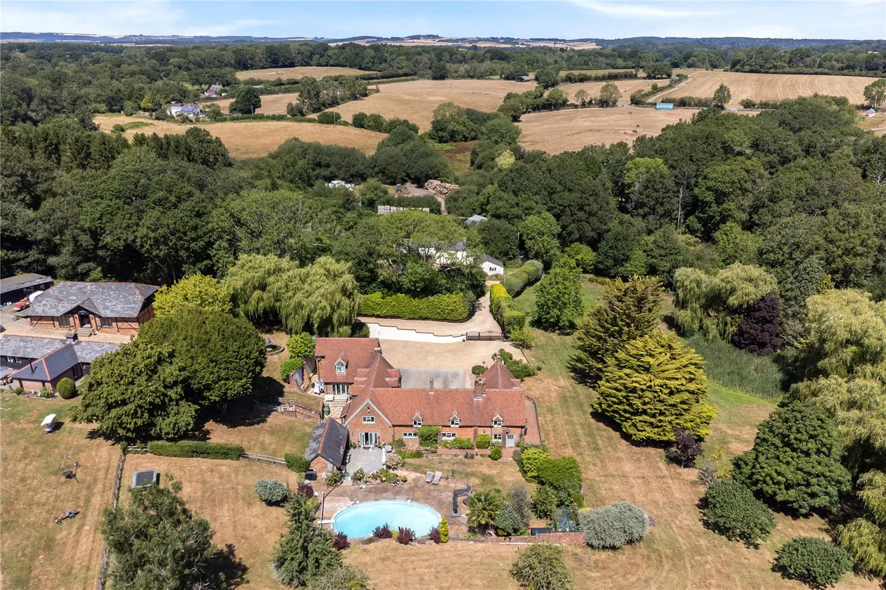 A Magnificent Country Manor Estate with approximately Nine Acres, photo 5