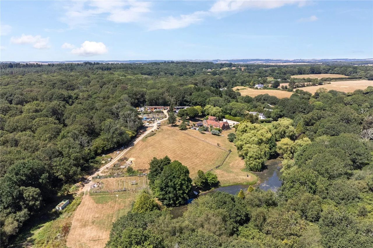 A Magnificent Country Manor Estate with approximately Nine Acres, photo 4