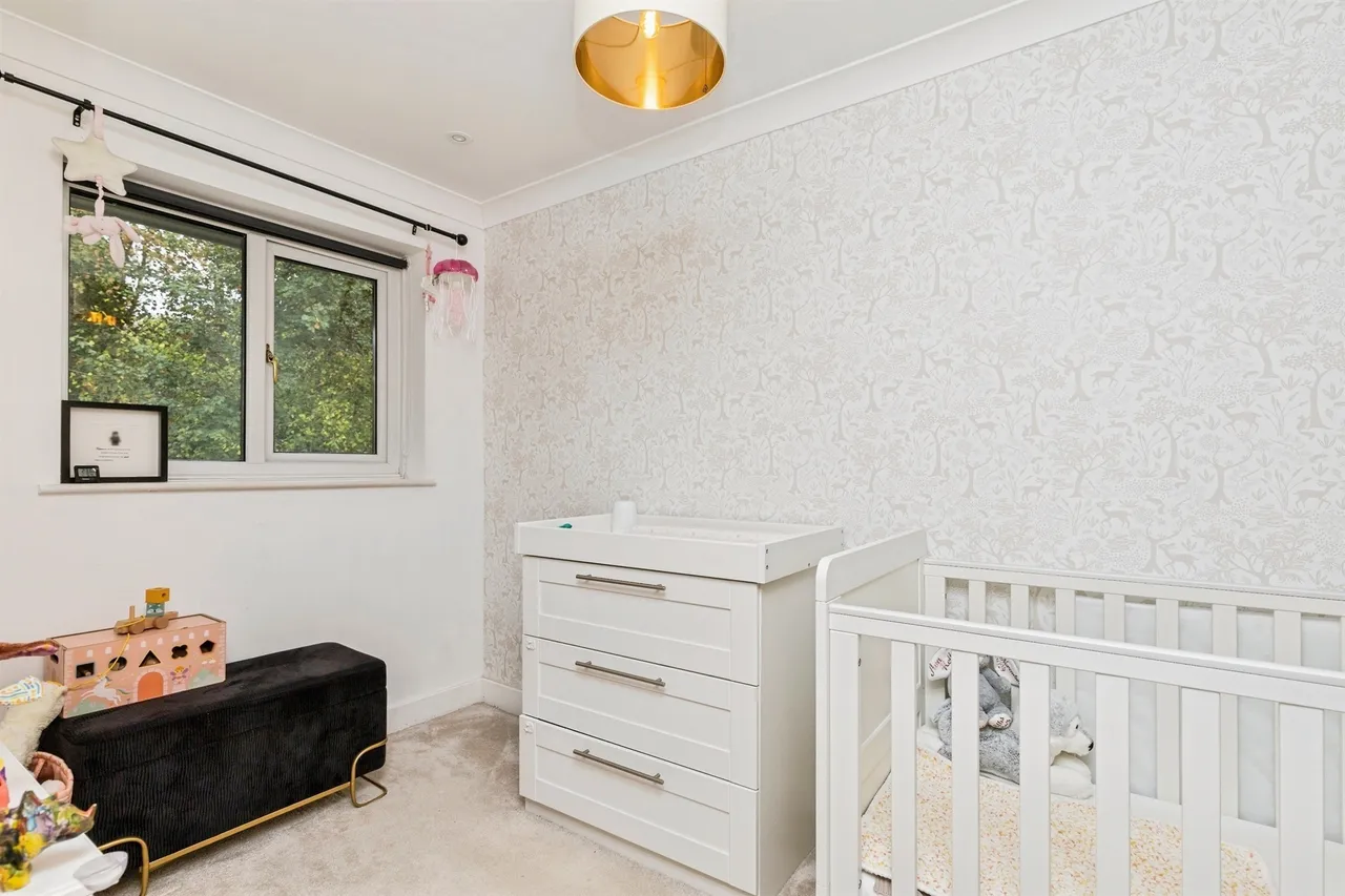 Chaldon Road, Crawley, photo 12