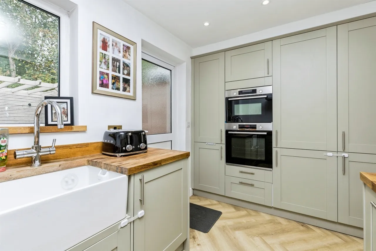 Chaldon Road, Crawley, photo 6