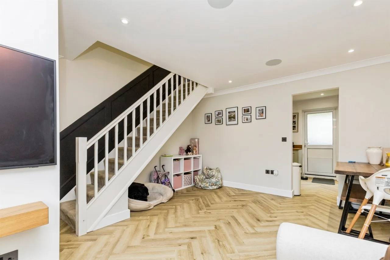 Chaldon Road, Crawley, photo 2