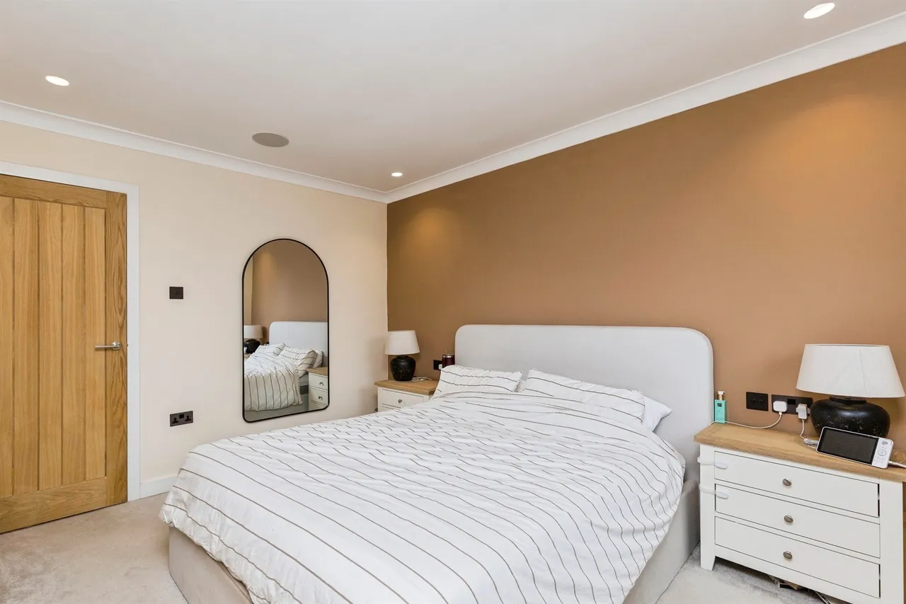 Chaldon Road, Crawley, photo 10