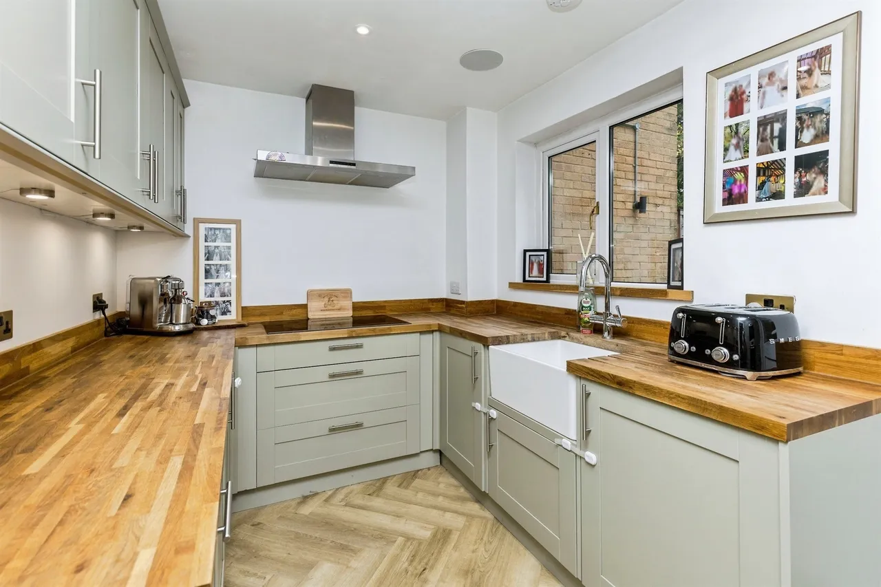 Chaldon Road, Crawley, photo 3