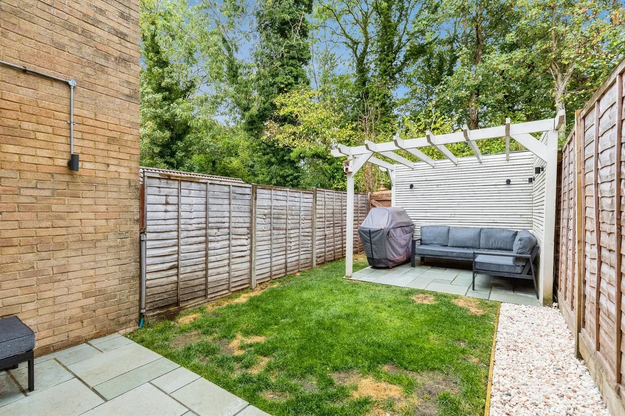 Chaldon Road, Crawley, photo 8