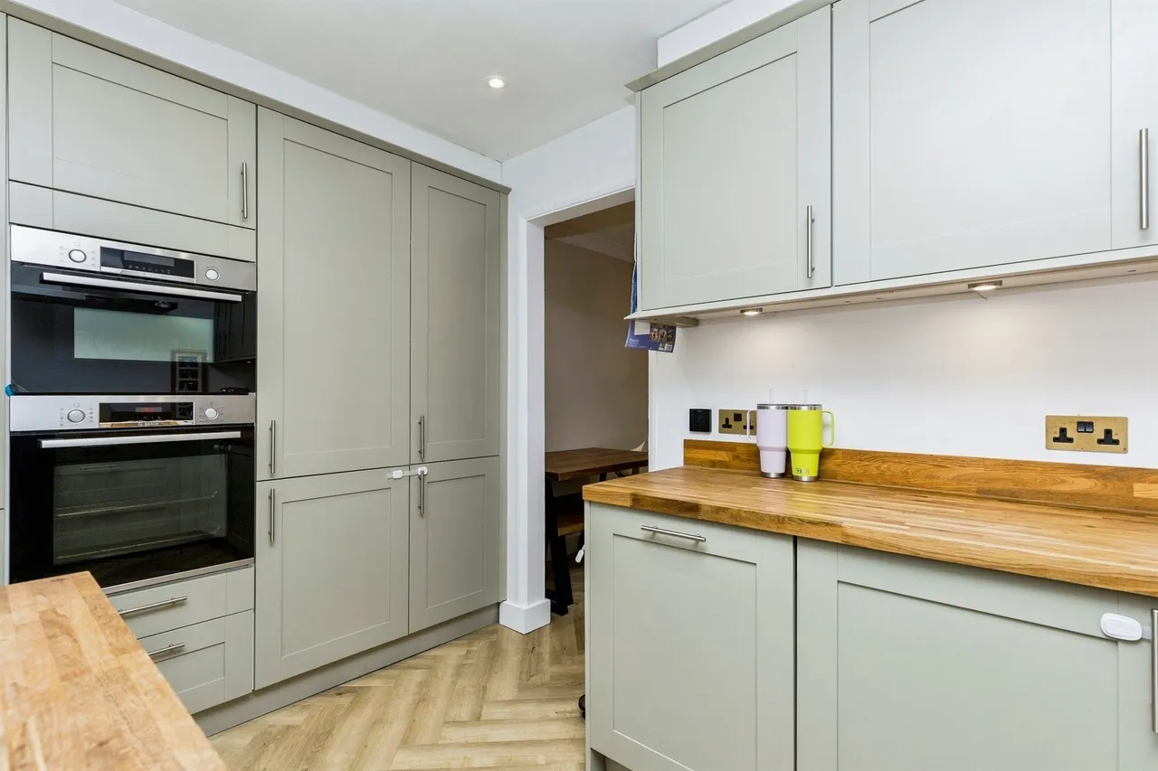 Chaldon Road, Crawley, photo 7