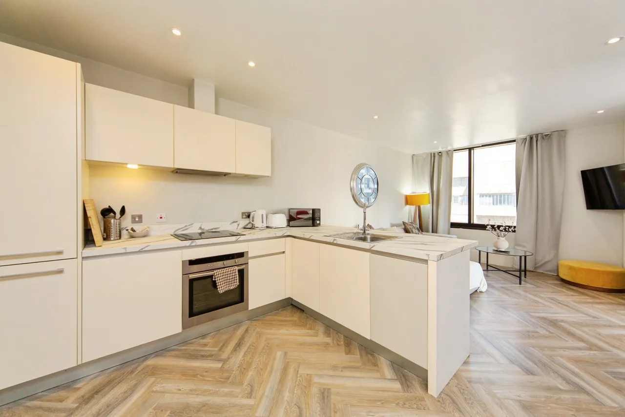 William Jessop Way, Liverpool, L3, photo 12