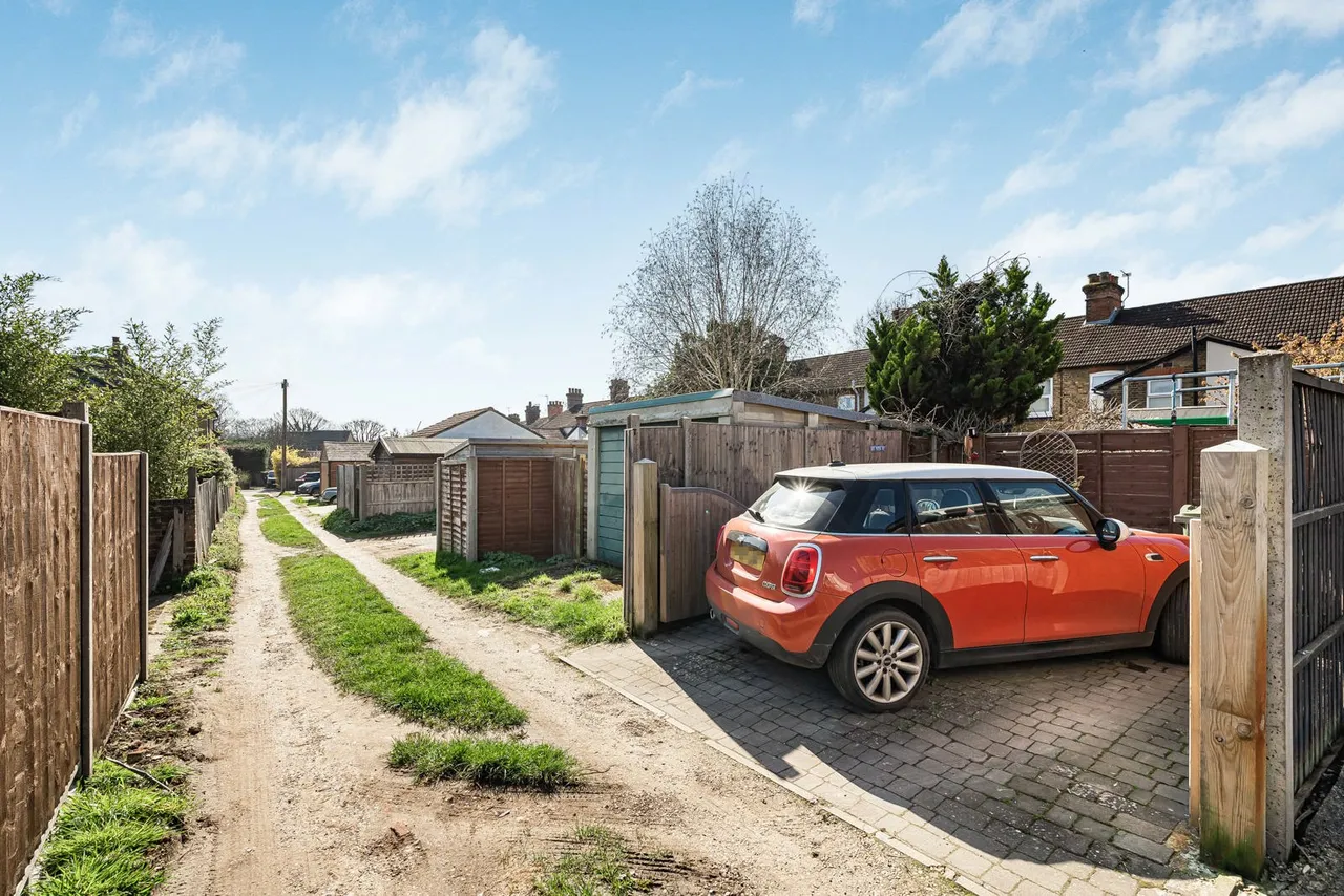 Worplesdon Road, Guildford, GU2, photo 13