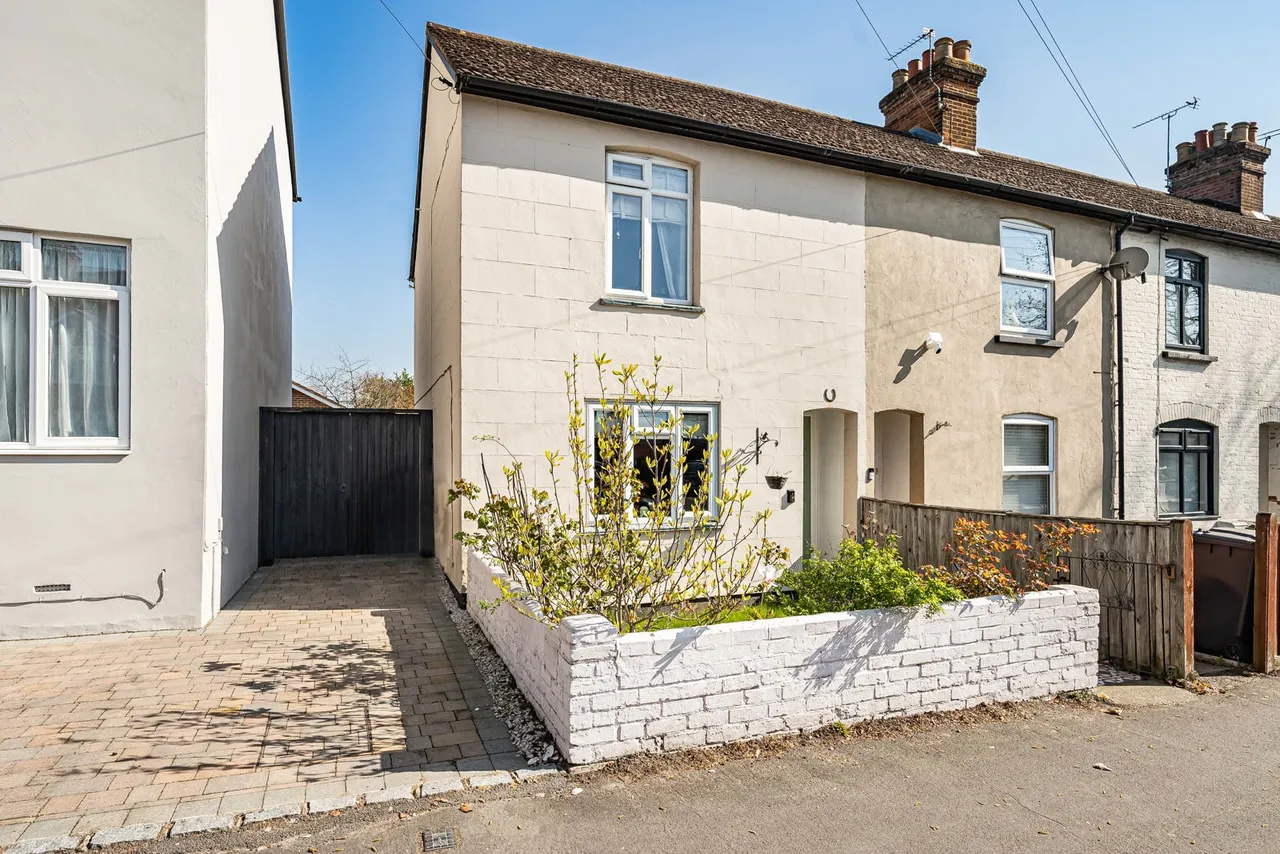 2 bed house for sale, Worplesdon Road, Guildford, GU2
