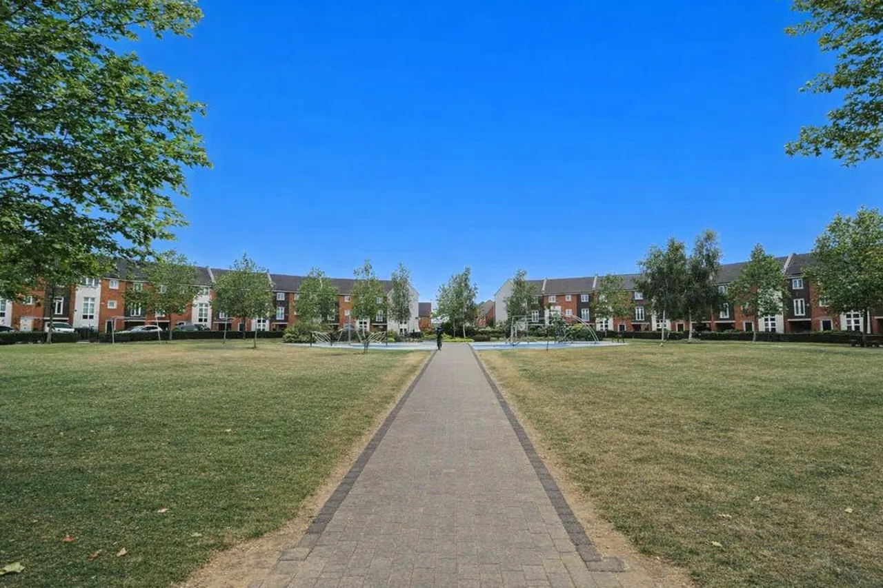 Southwold Crescent, Milton Keynes, MK10, photo 35