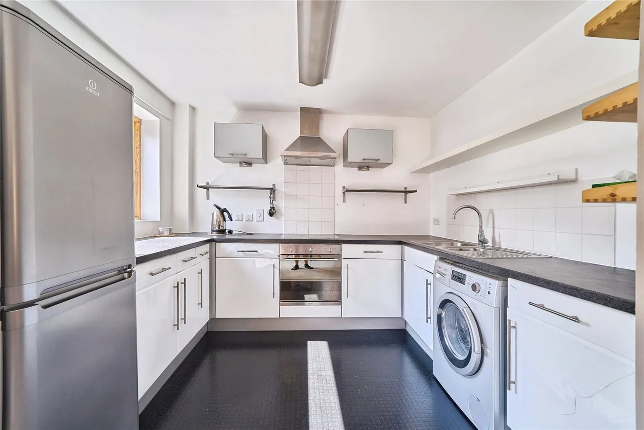 Cam Road, London, E15, photo 6