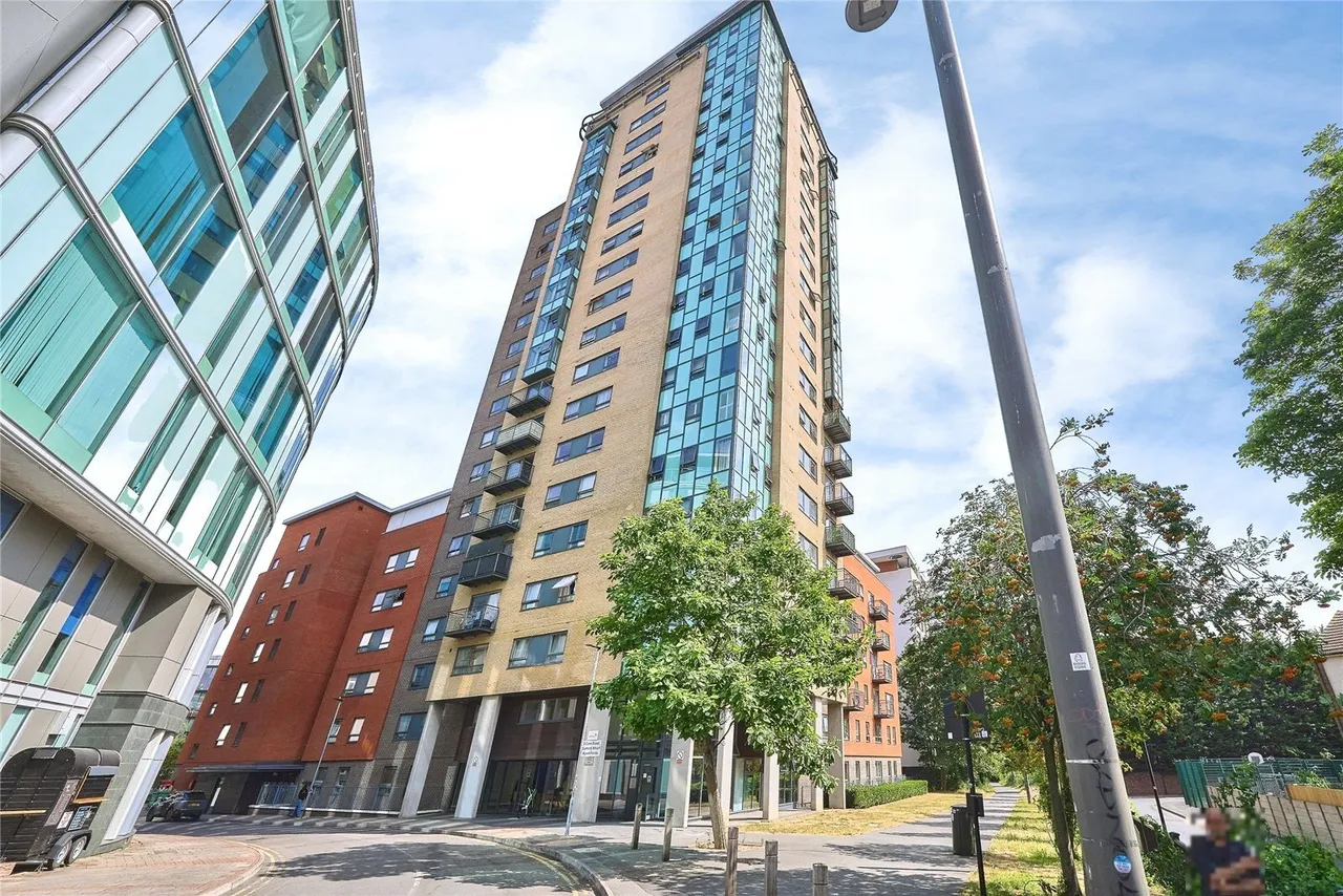 2 bed flat for sale — Cam Road, London, E15