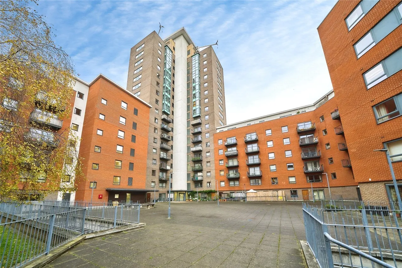 Cam Road, London, E15, photo 13